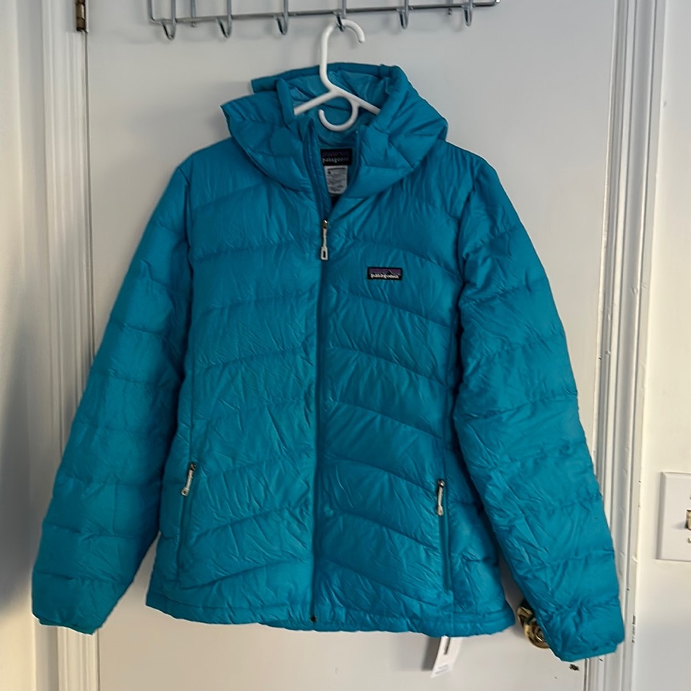 Women’s Patagonia turquoise ski jacket